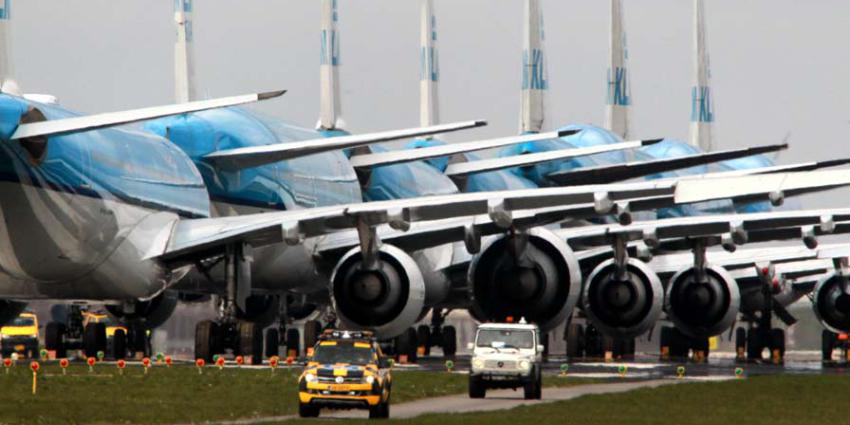 KLM-vliegtuigen-geparkeerd-Aalsmeerbaan-coronacrisis