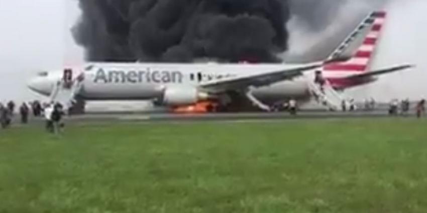 Vliegtuig in brand op Chicago O'Hare