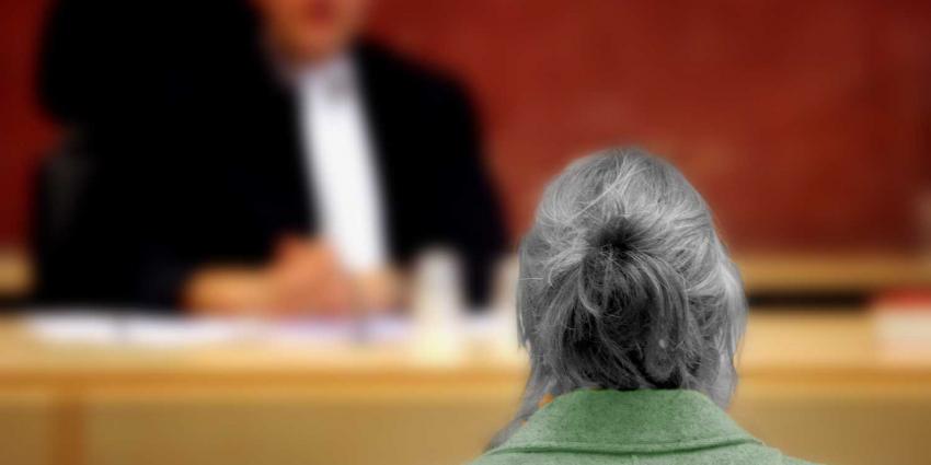  Rechter legt 4 jaar celstraf op aan vrouw (89) voor doodsteken 88-jarige echtgenoot