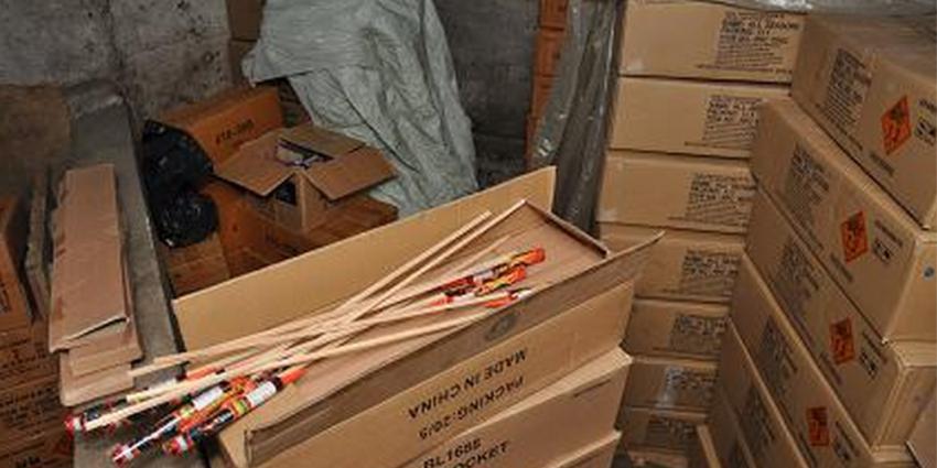 Politie neemt 10.000 kilo zwaar illegaal vuurwerk in beslag  
