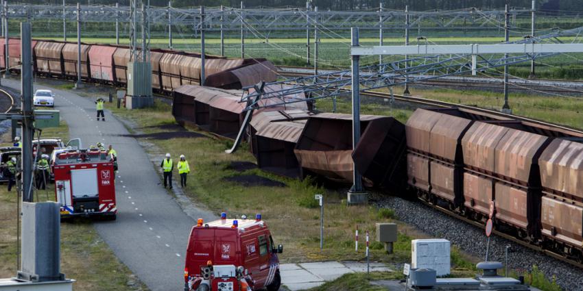 Treinwagons vallen om na ontsporing Zwijndrecht