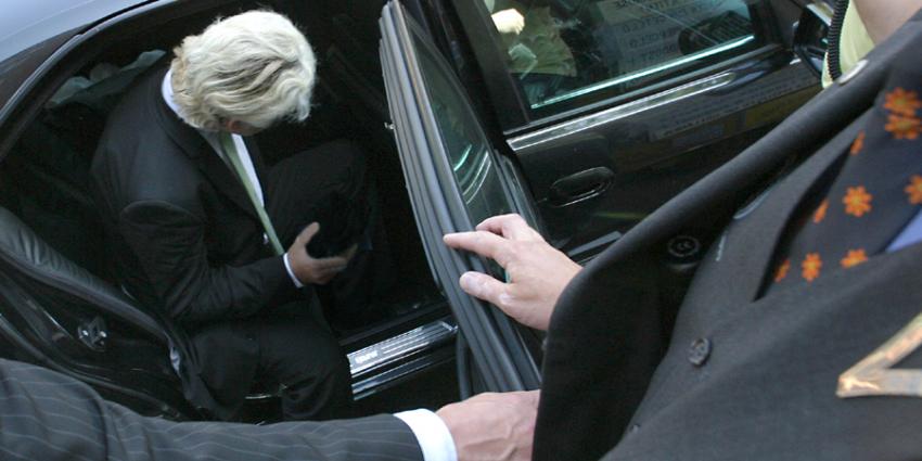 Foto van Geert Wilders in auto met beveiligers | Archief EHF