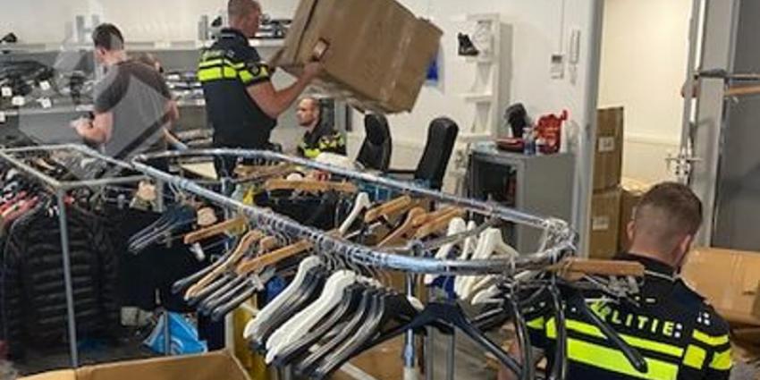 Ruimte ingericht als winkel