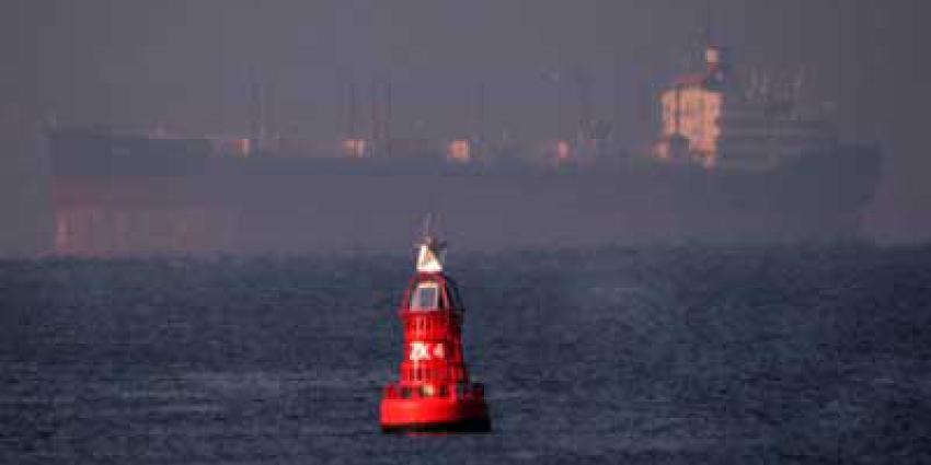 Foto van schip op Noordzee bij boei | Archief EHF