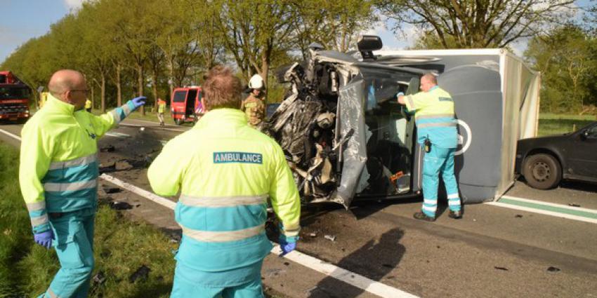 Vrouw (59) komt om het leven bij frontale botsing bij Drentse Zuidwolde 