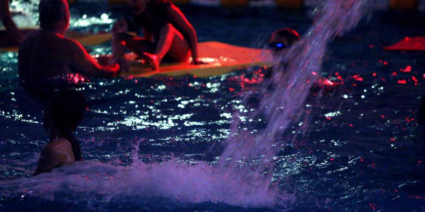 zwembad-donker-disco
