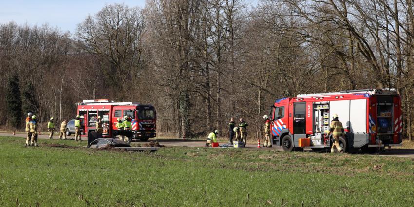 Auto kwam tot stilstand in sloot