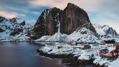 Groenland-bergen-sneeuw