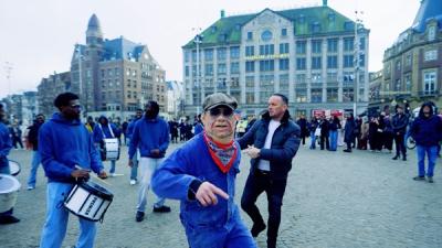 Boer Harm en Frank van Etten op de Dam
