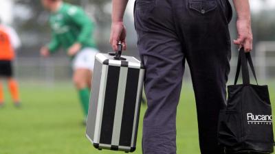 voetbal-blessure-koppen-verzorging