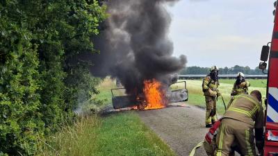 autobrand-vlammen-rook-brandweer