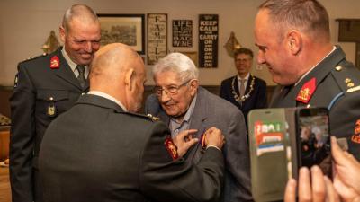 Jan Boerema uitreiking-mobilisatie-oorlogskruis-BON250926.jpg