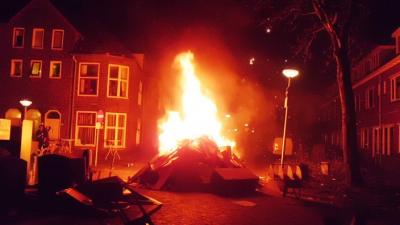 Foto van oud en nieuw vuur in Groningen | Bert van den Berg