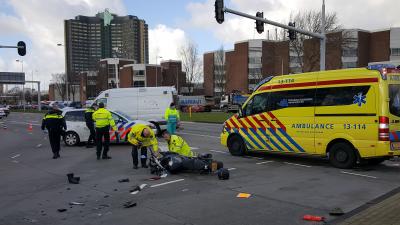 Motorrijder gewond bij aanrijding in Amsterdam