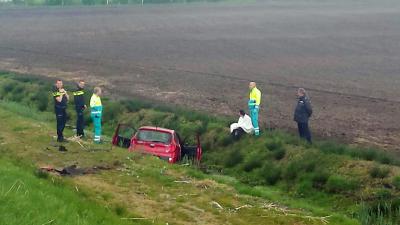 Auto in de sloot op N33 bij Veendam