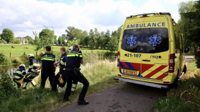 Vrouw met scootmobiel te water in Boxtel