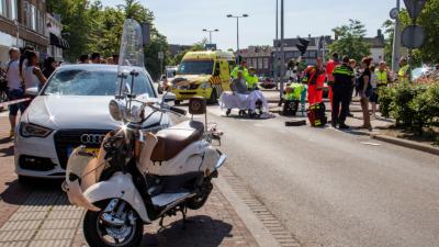 Scooterrijder gewond na botsing met auto