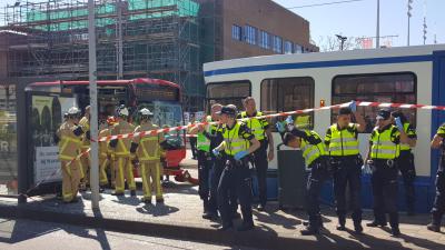 Bus botst op tram in Amsterdam
