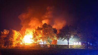 Brand in schuur is uitslaand