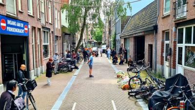 Bloemen op de plaats waar Peter is neergeschoten