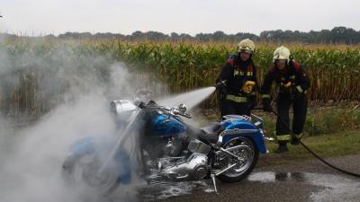 Harley Davidson vliegt in brand | Henk Brunink