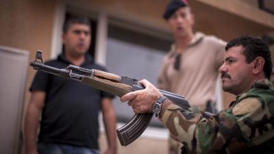 Foto van Nederlandse militair die training geeft