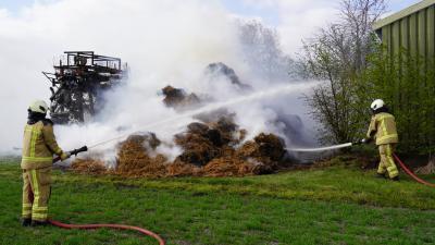 Carnavalswagen in vlammen opgegaan
