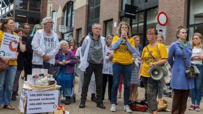 herdenking omgekomen kippen