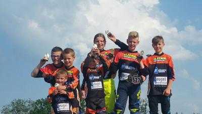 Rijders van Fivelcrossers doen goede zaken in Assen