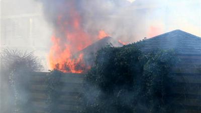 Foto van tuinhuisje in brand | Van Oost Media | www.vanoostmedia.nl