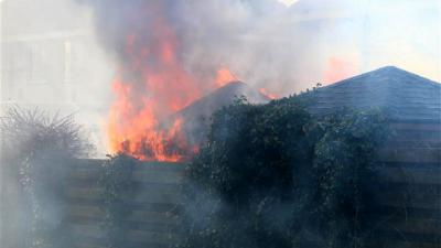 Foto van tuinhuisje in brand | Van Oost Media | www.vanoostmedia.nl