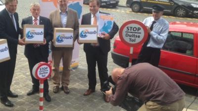 ANWB-voorman biedt petitie  tegen Duitse tol aan in Brussel