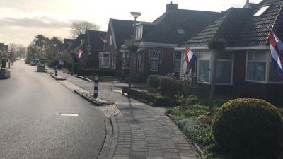 Vlaggen hangen uit in Groningen