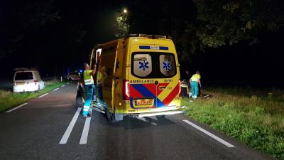 Ambulancepersoneel ontfermt zich over slachtoffer