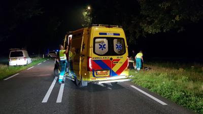 Ambulancepersoneel ontfermt zich over slachtoffer