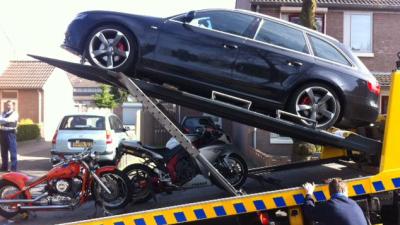 Foto van in beslag genomen auto en moteren | KMar