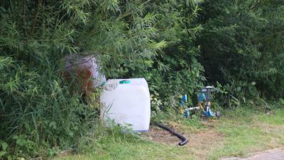 Brandweer onderzoekt achtergelaten IBC s