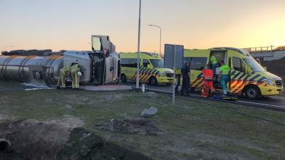 Foto van gekantelde vrachtwagen