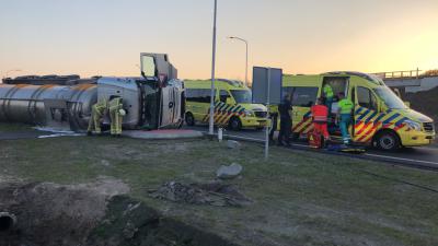 Foto van gekantelde vrachtwagen