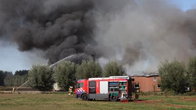 Hevige rookontwikkeling bij brand in kwekerij