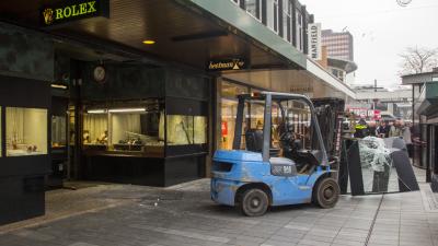Ramkraak op juwelier met heftruck op klaarlichte dag