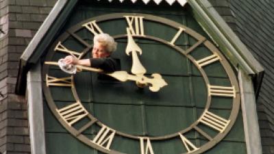 Voor de zekerheid:klok uurtje vooruit