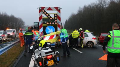 Automobilist rijdt op pijlwagen N33