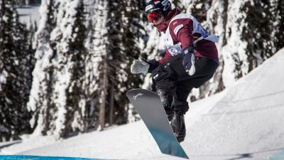 Snowboarder Vos aan de start bij het WK Snowboarden