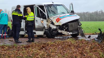 Zwaar beschadigde bus