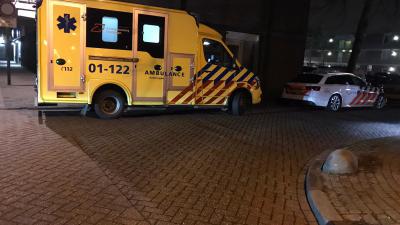 Ambulance en politie voor woning