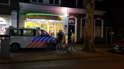 Overvaller schiet in de lucht