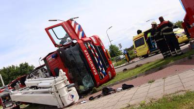 Foto van hoogwerker op zijn kant | Rob Engelaar