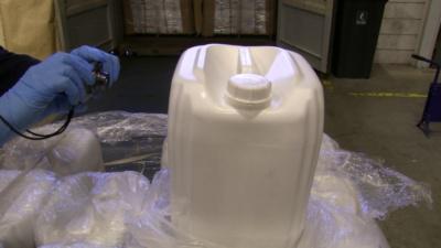 NVWA neemt ruim 100 ton pesticiden in beslag tijdens internationale actie