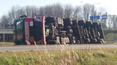 Vrachtwagen gekanteld Groningen